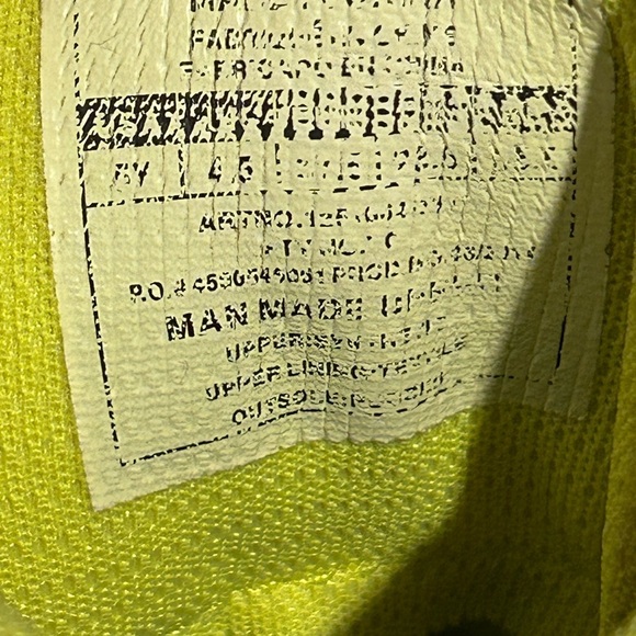 Under Armour Youth Size 5Y US 1251664-731 Clutch fit Lightning Basketball - Picture 7 of 9